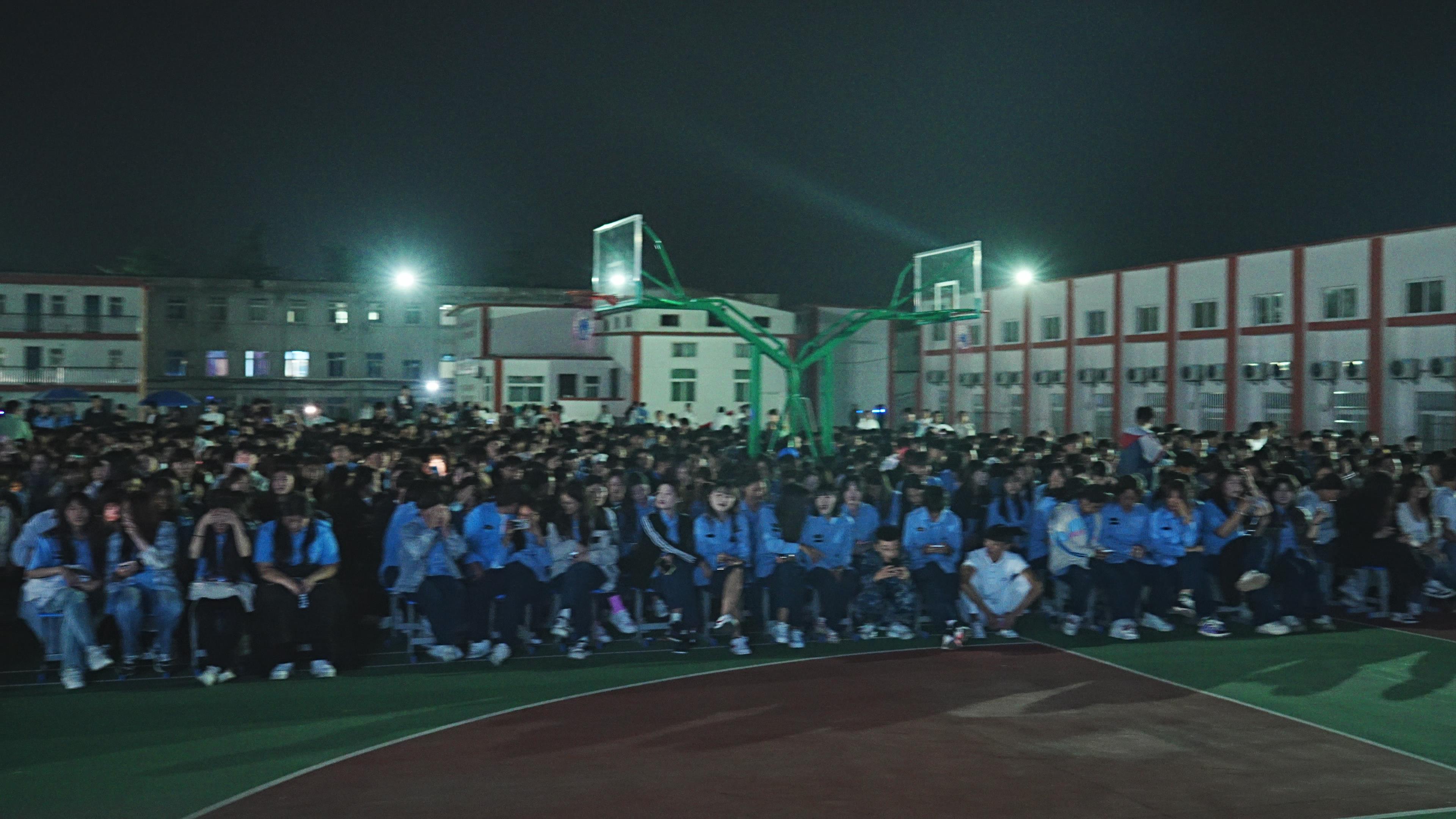 迎新晚会现场观众.jpg